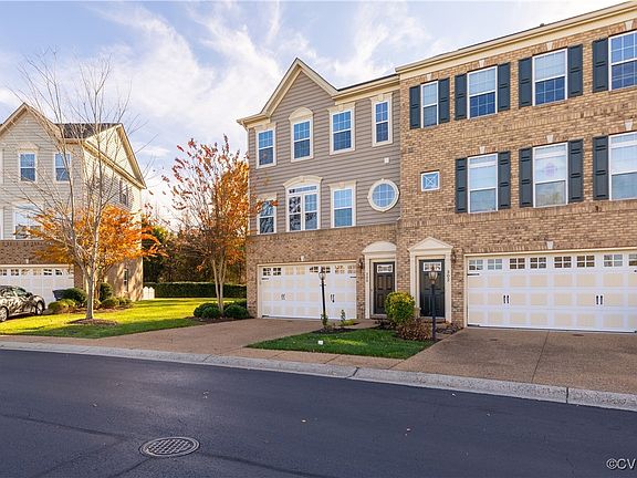 3rd image of 300 Siena Ln