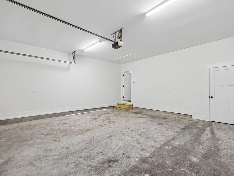 112 Rogers Ave — Photo 34
