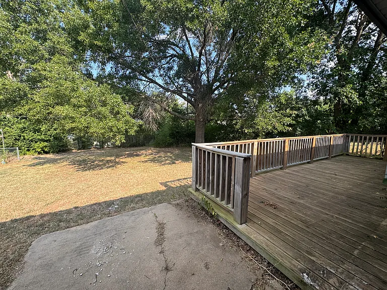 203 Debbie Ln — Photo 9