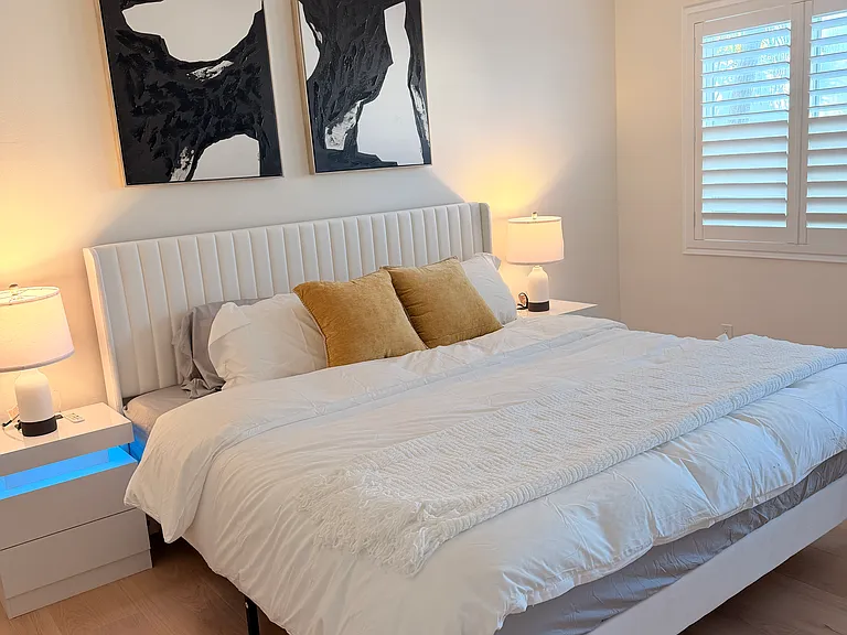 2nd bedroom-Queen Size Bed