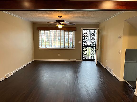 cheerful family/living room