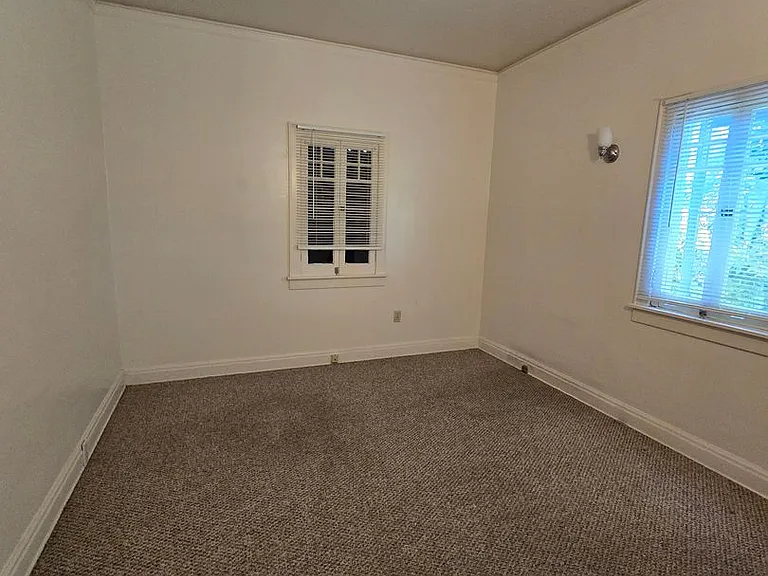1411 Johnson Ave — Photo 6