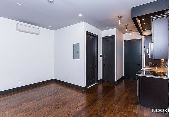 5th image of 239 Hawthorne St #4F