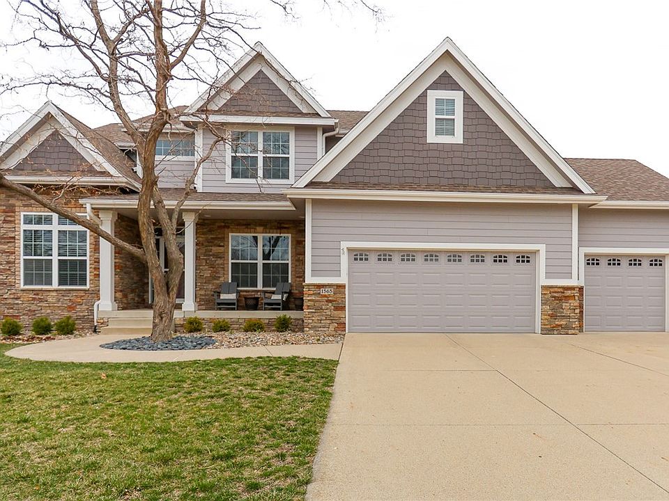 1st image of 1565 SE Bell Dr
