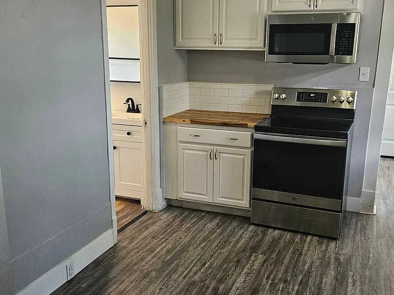2521 N Hamilton St — Photo 16