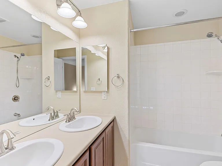 22898 E Saratoga Pl — Photo 37