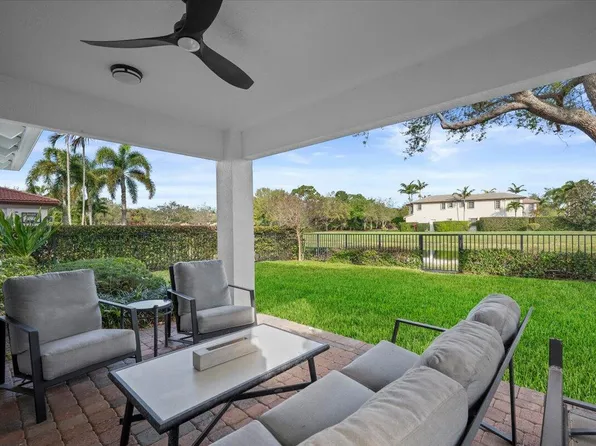 653 Castle Drive, Palm Beach Gardens, FL 33410