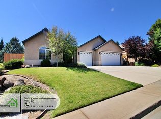 2052 Hedgerow Ave, Redding, CA 96003
