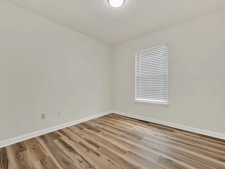 270 Oaknoll Ave — Photo 14