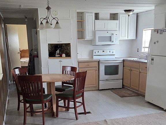 3rd image of 827 Carol St