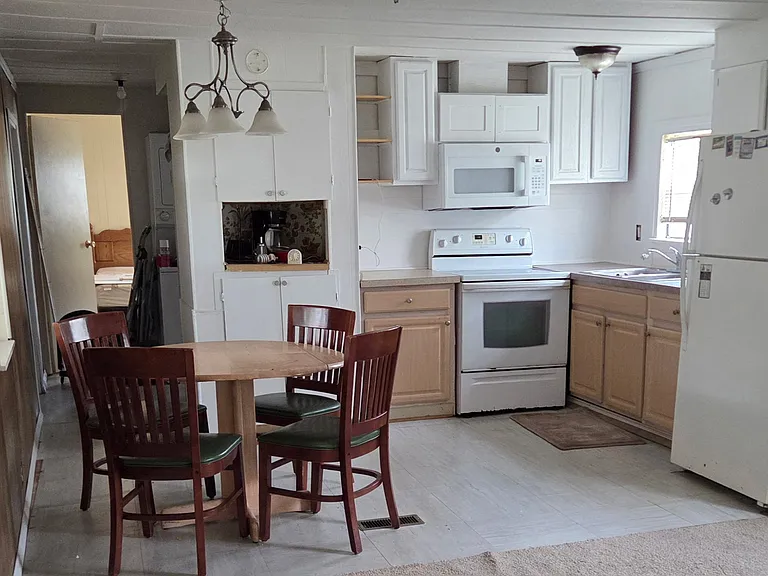 827 Carol St — Photo 3