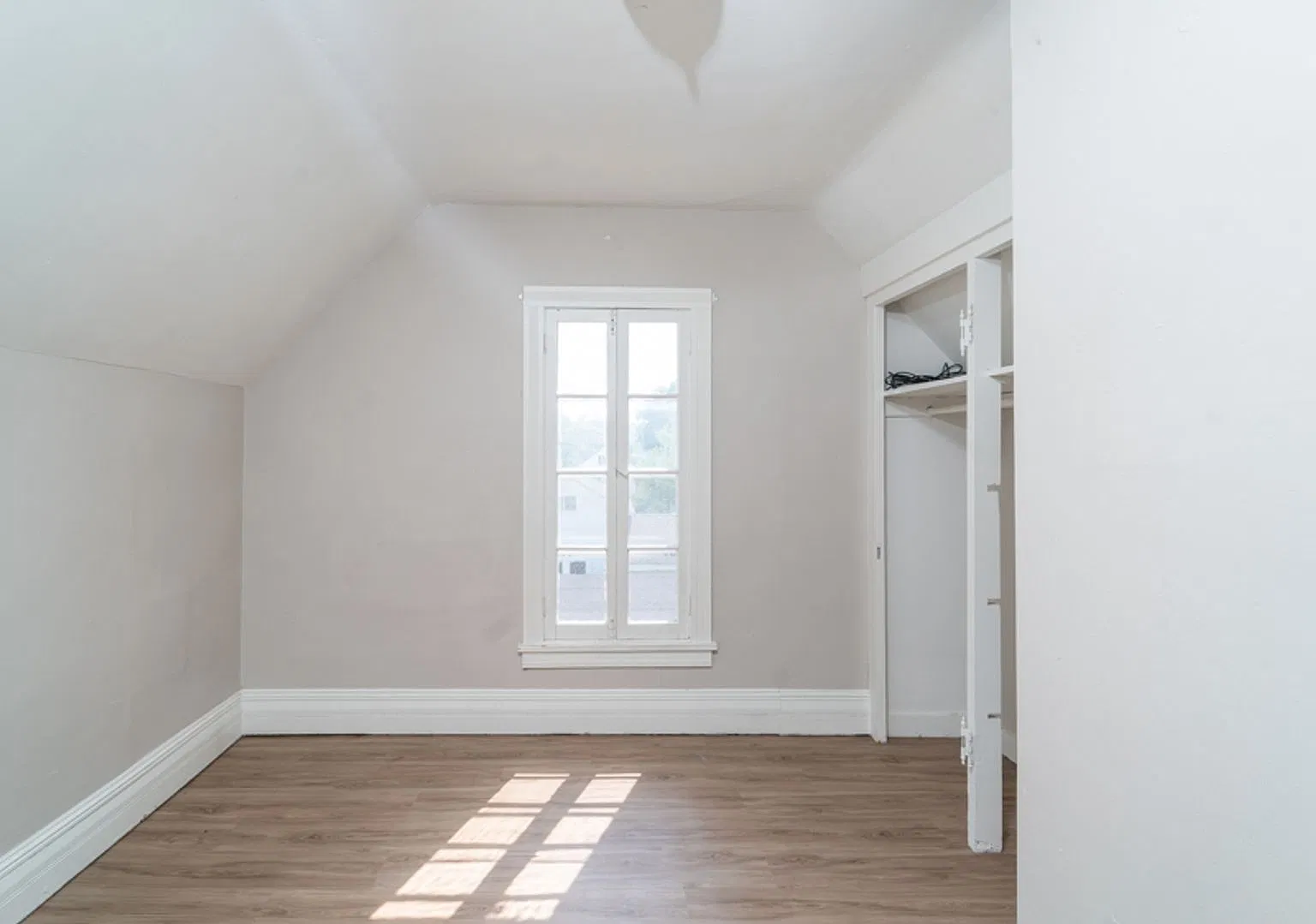 1322 Walnut St - Cedar Falsl — Photo 3