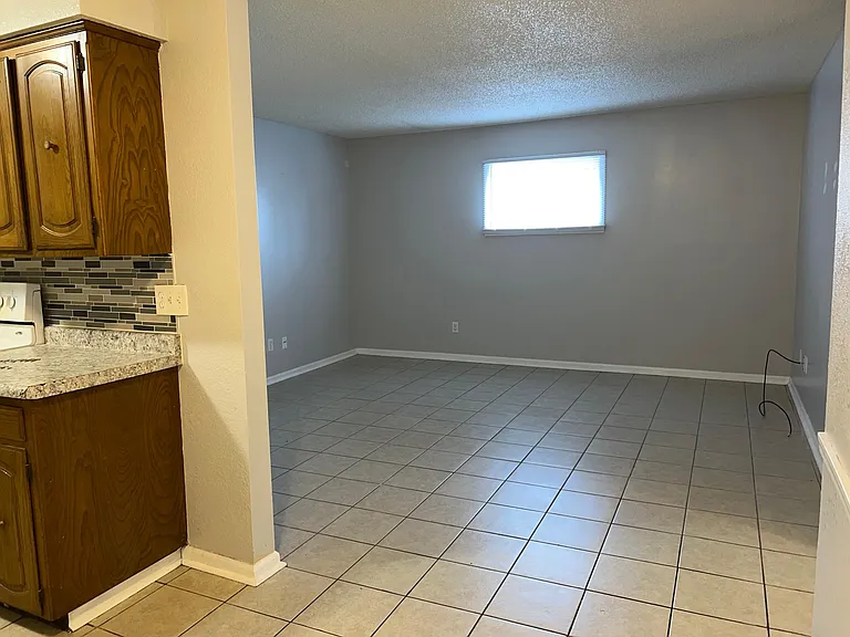 507 W Westview St #5 — Photo 10