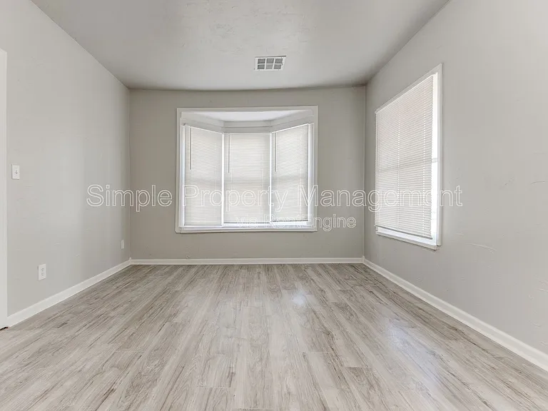 1719 NW 1st St — Photo 4