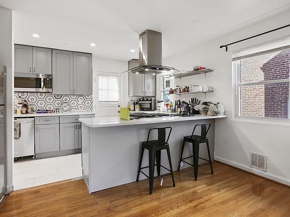 Seating for up to 4 people