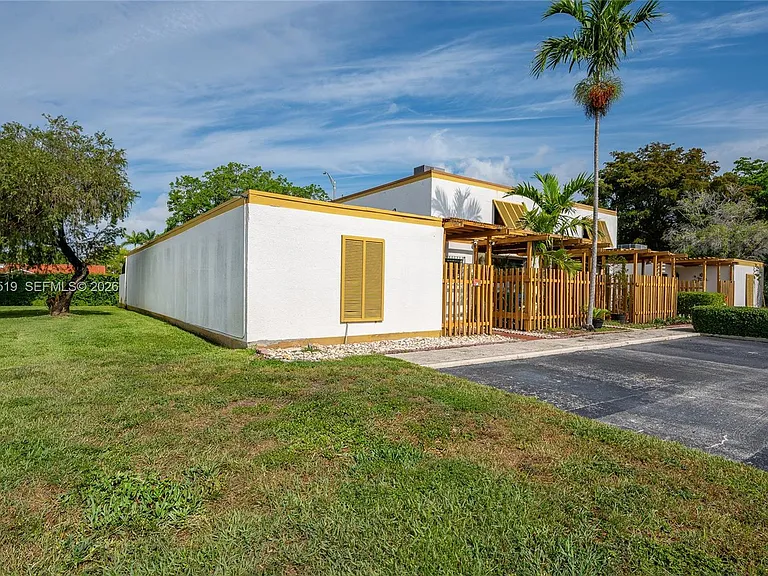 1220 SW 131st Place Cir W #1220 — Photo 30