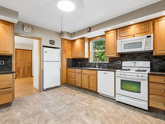 3rd image of 186 W Northfield Rd