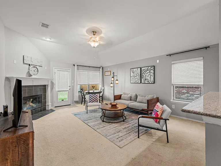 9412 Caliente Dr — Photo 34