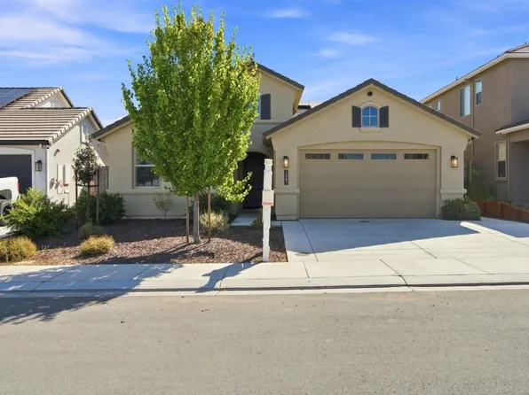 1261 Azalea Dr, Hollister, CA 95023
