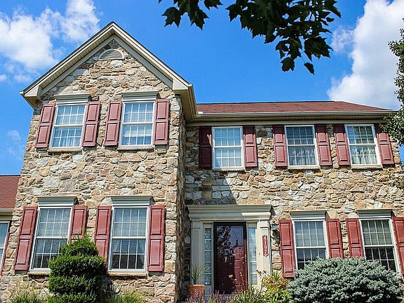 3rd image of 4197 Foxwood Cir