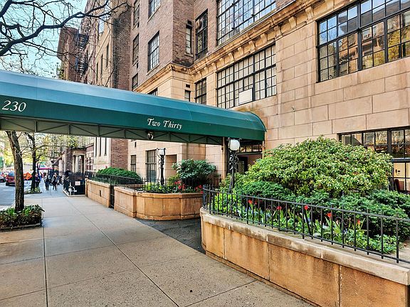 5th image of 230 E 50th St APT 7A