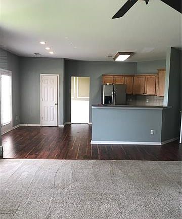 5th image of 104 Vance Crescent Dr