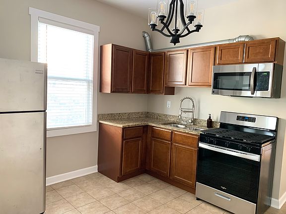3rd image of 5218 W Montrose Ave #2