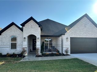 4806 N Parley Bnd, Fayetteville, AR 72764