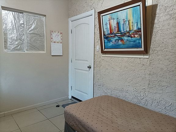 2nd image of 1011 Elsberry Ave