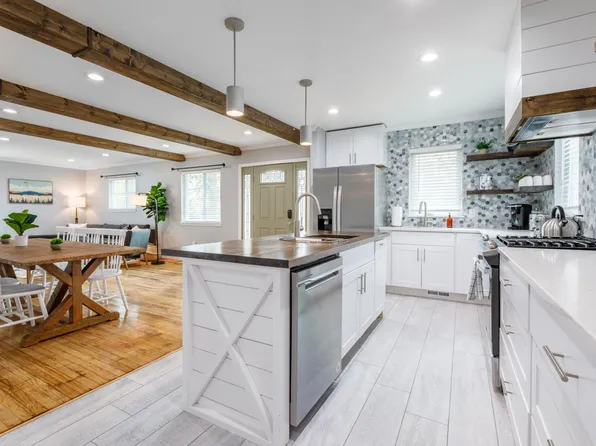 9350 Buckingham St, White Lake, MI 48386