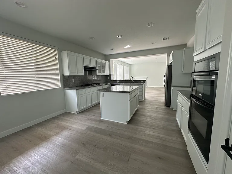 25201 Lemongrass St — Photo 14