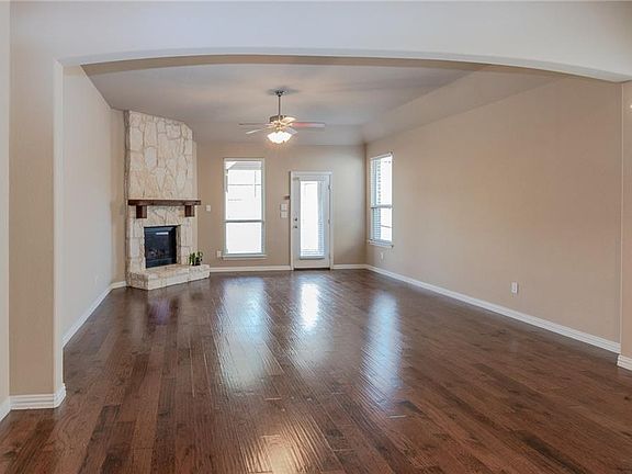 3rd image of 1801 Lisburn Dr
