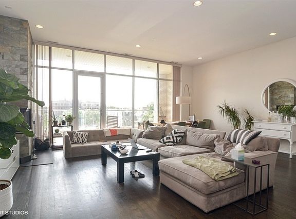 2nd image of 1045 N California Ave APT 4