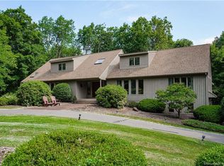 4 High Meadow Rd, Bloomfield, CT 06002