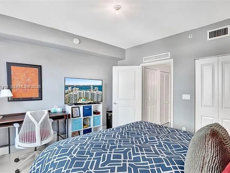 7900 Harbor Island Dr #704 — Photo 7