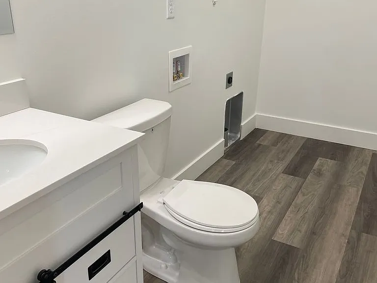 1008 W Charlotte St — Photo 9