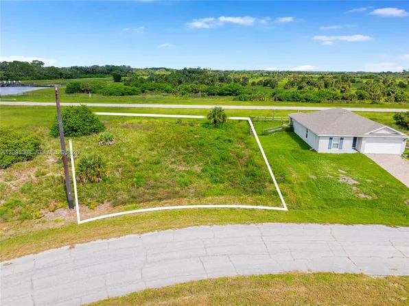 142 Bethlehem Pl, Labelle, FL 33935