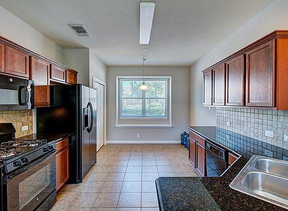 4th image of 1620 Bryant Dr Unit 401