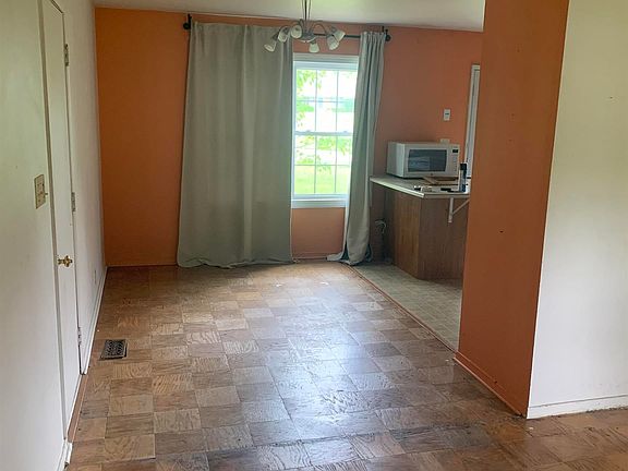 5th image of 1822 N Maddox Dr