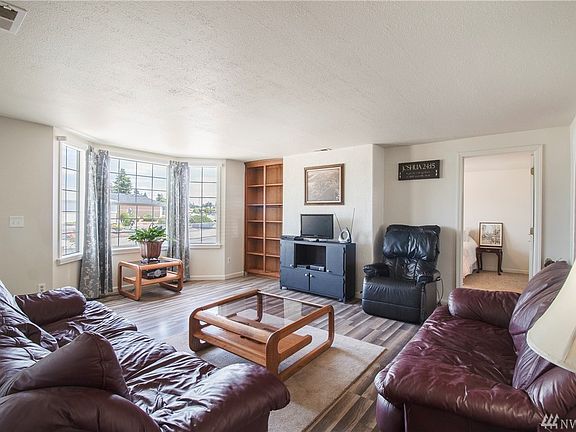 3rd image of 10326 Occident St SW