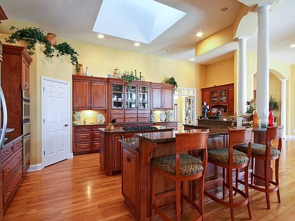 5th image of 17136 Pointe Dr