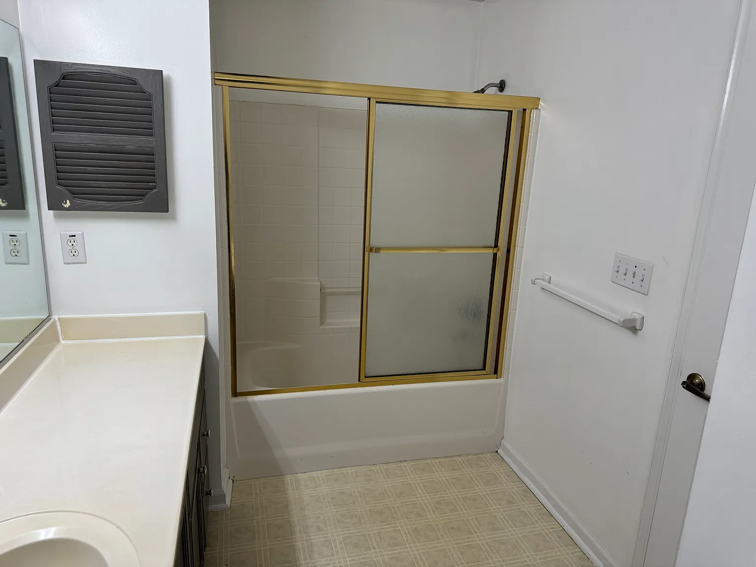 2 bed, 1600 sqft, $2,400 — Photo 3