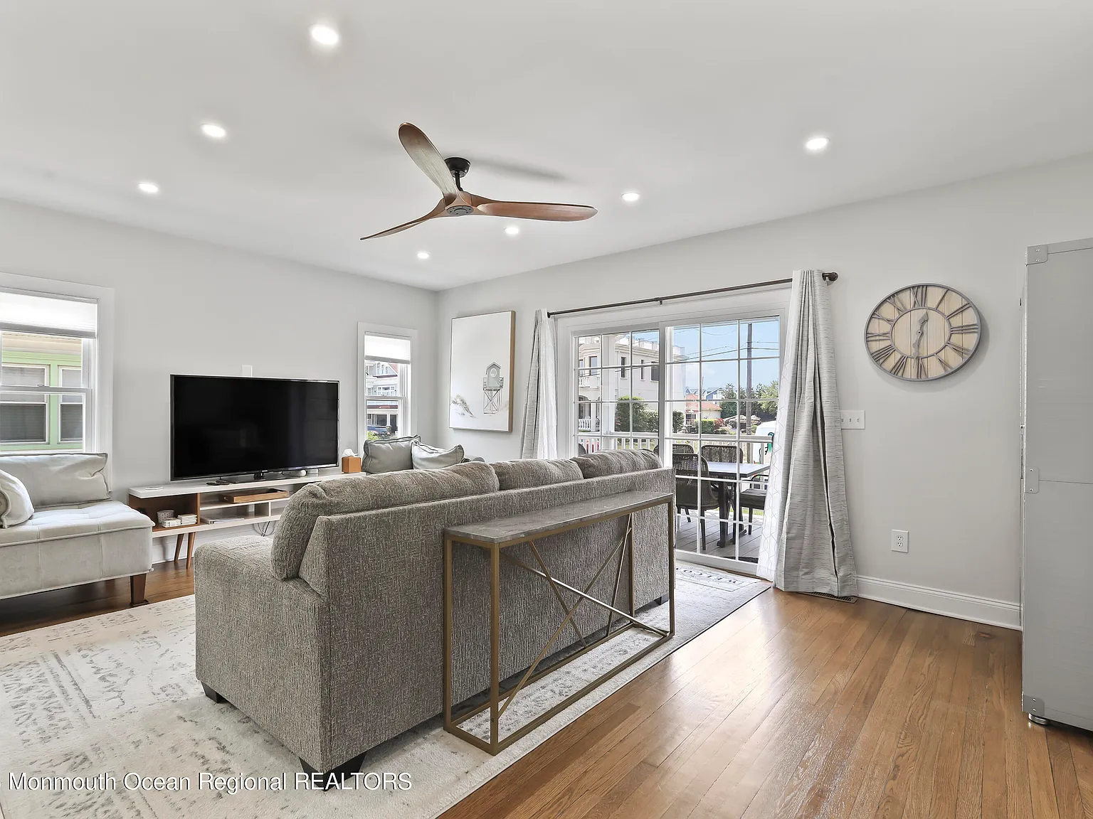 3 bed, 1100 sqft, $2,750 — Photo 2