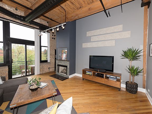 2nd image of 2222 W Diversey #209