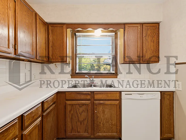 1620 E Selma St — Photo 30