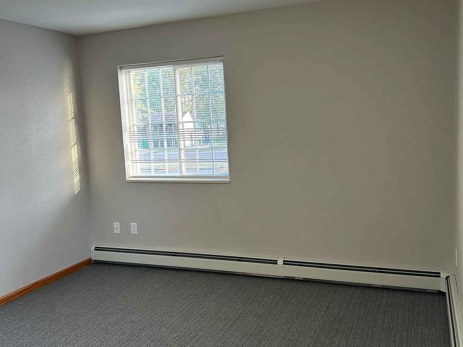 3 bed, 1.5 bath, 1160 sqft, $1,200 — Photo 2