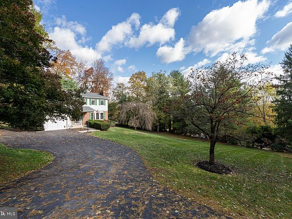 3rd image of 277 Winterberry Ln