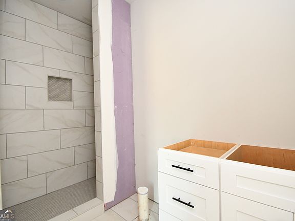 5th image of 235 Timsbury Dr