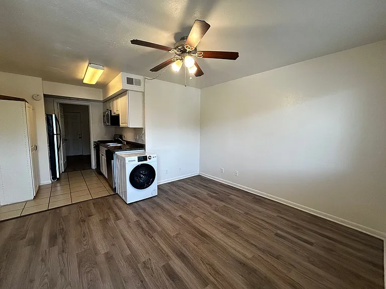 1010 W 23rd St #10 — Photo 4