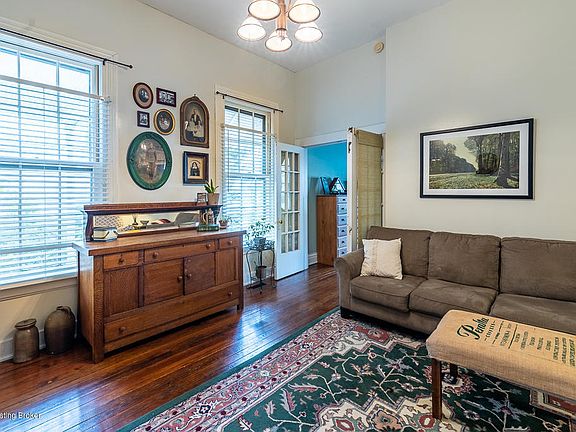 5th image of 829 Mulberry St